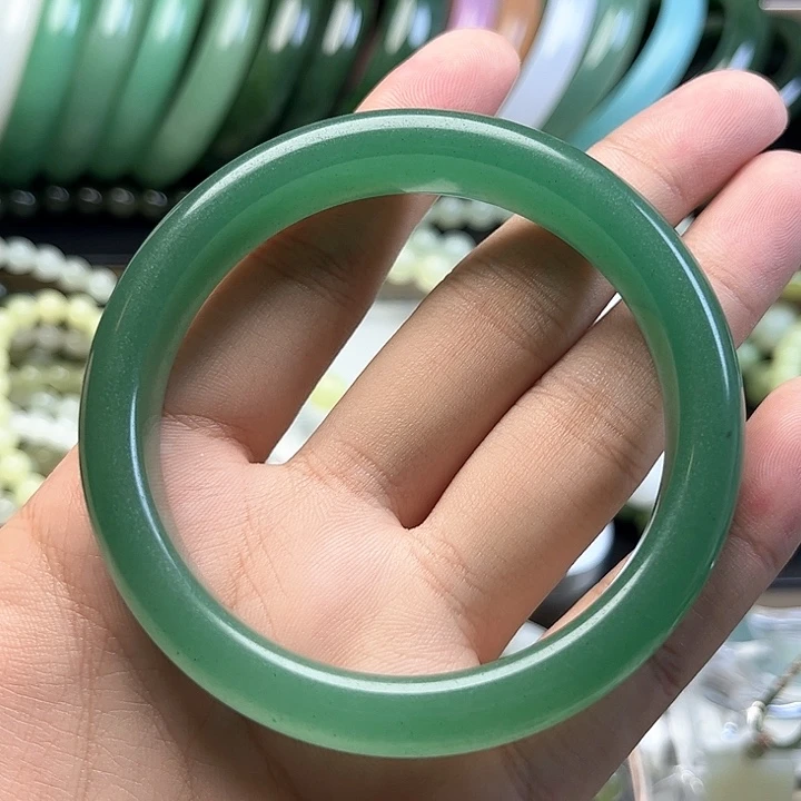 未镶嵌手镯石英质玉