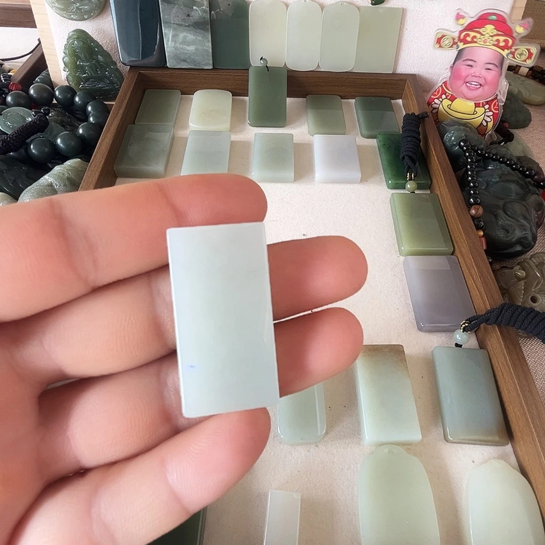 麻***石和田玉未镶嵌颈饰