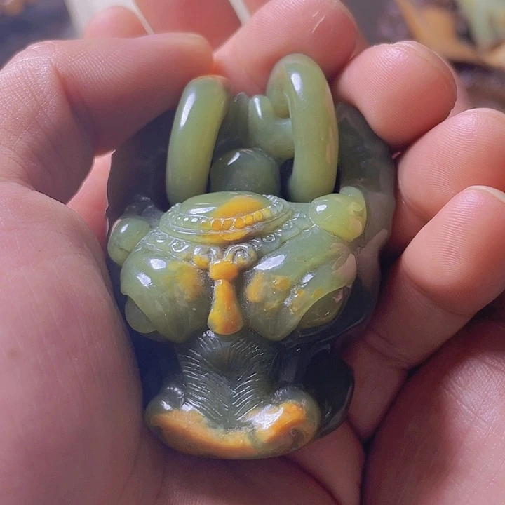 未镶嵌岫岩河磨玉（透闪石质玉）把件始**一