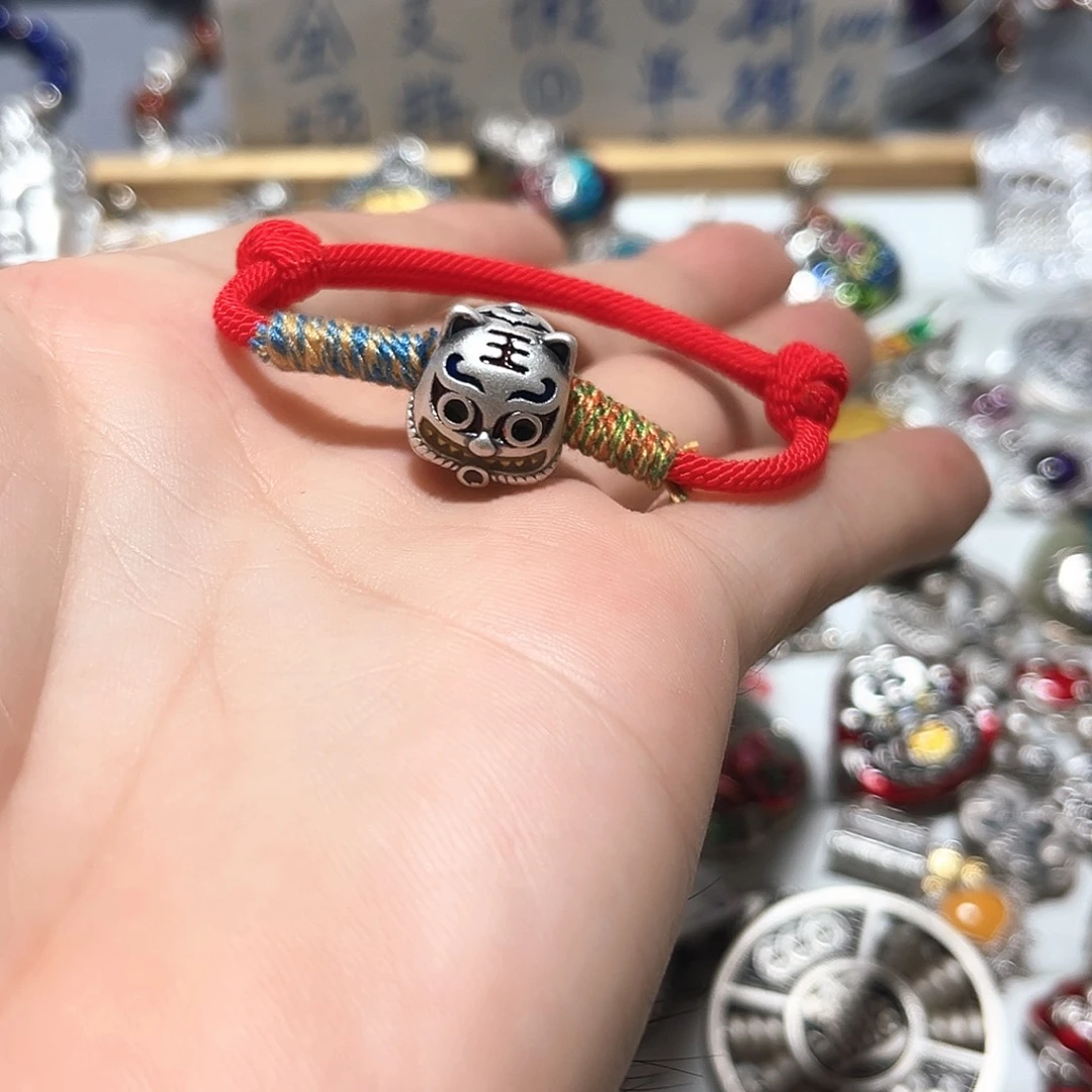 珐琅吊坠足银老虎手串