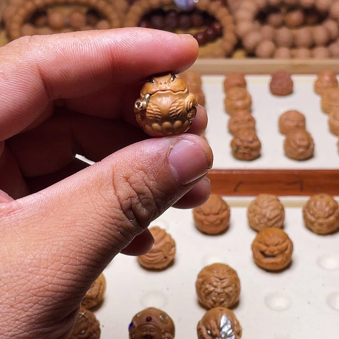 *****17左右猴头核桃雕刻