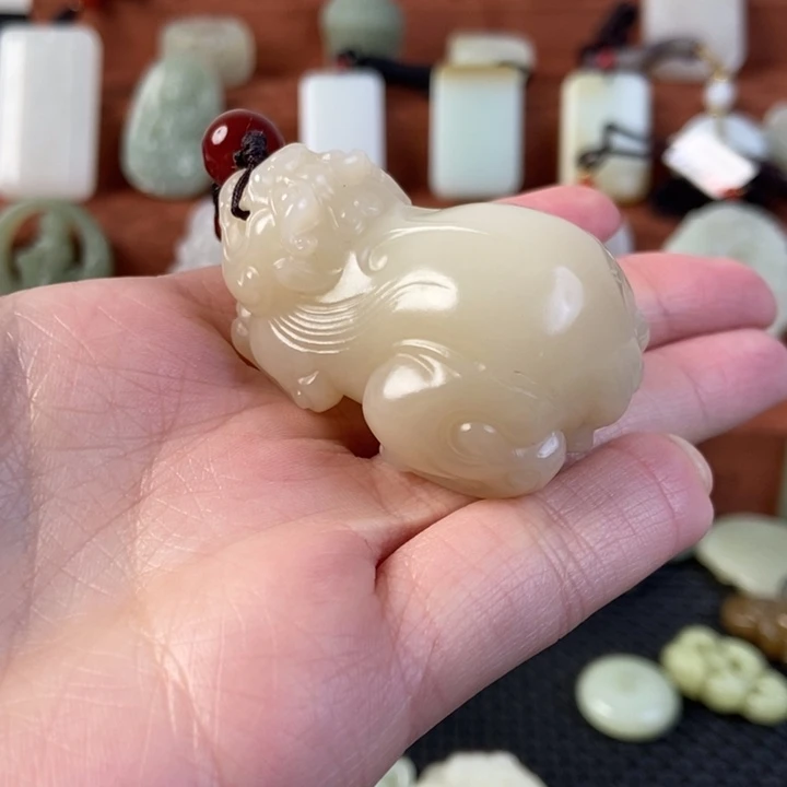 笑***湖和田玉未镶嵌颈饰