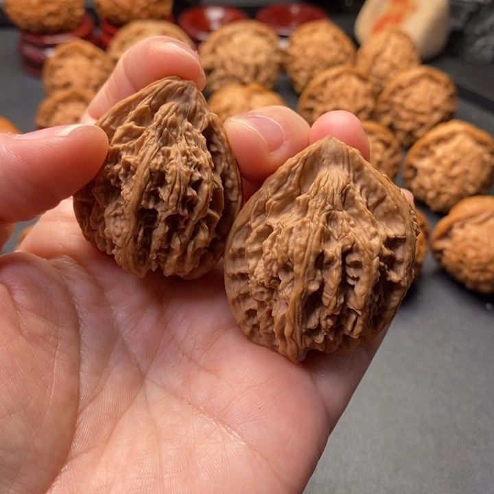 文玩核桃把件金字塔野核异形