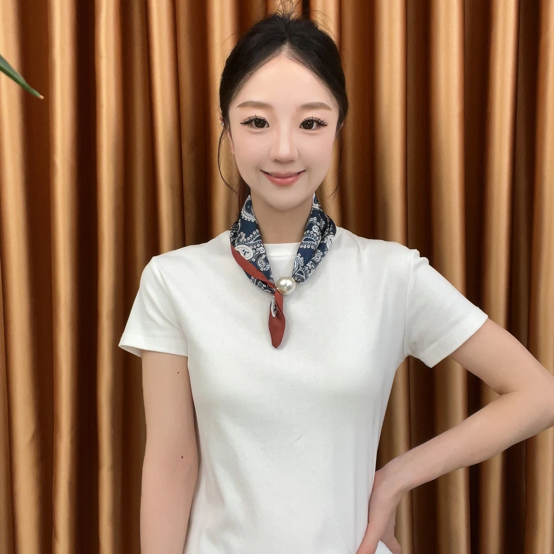 丝巾女2025新款方巾搭配衬衫领巾春季围脖系脖高级感流行时尚颈饰