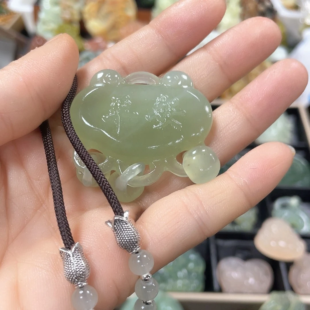 蛇纹石玉颈饰未镶嵌