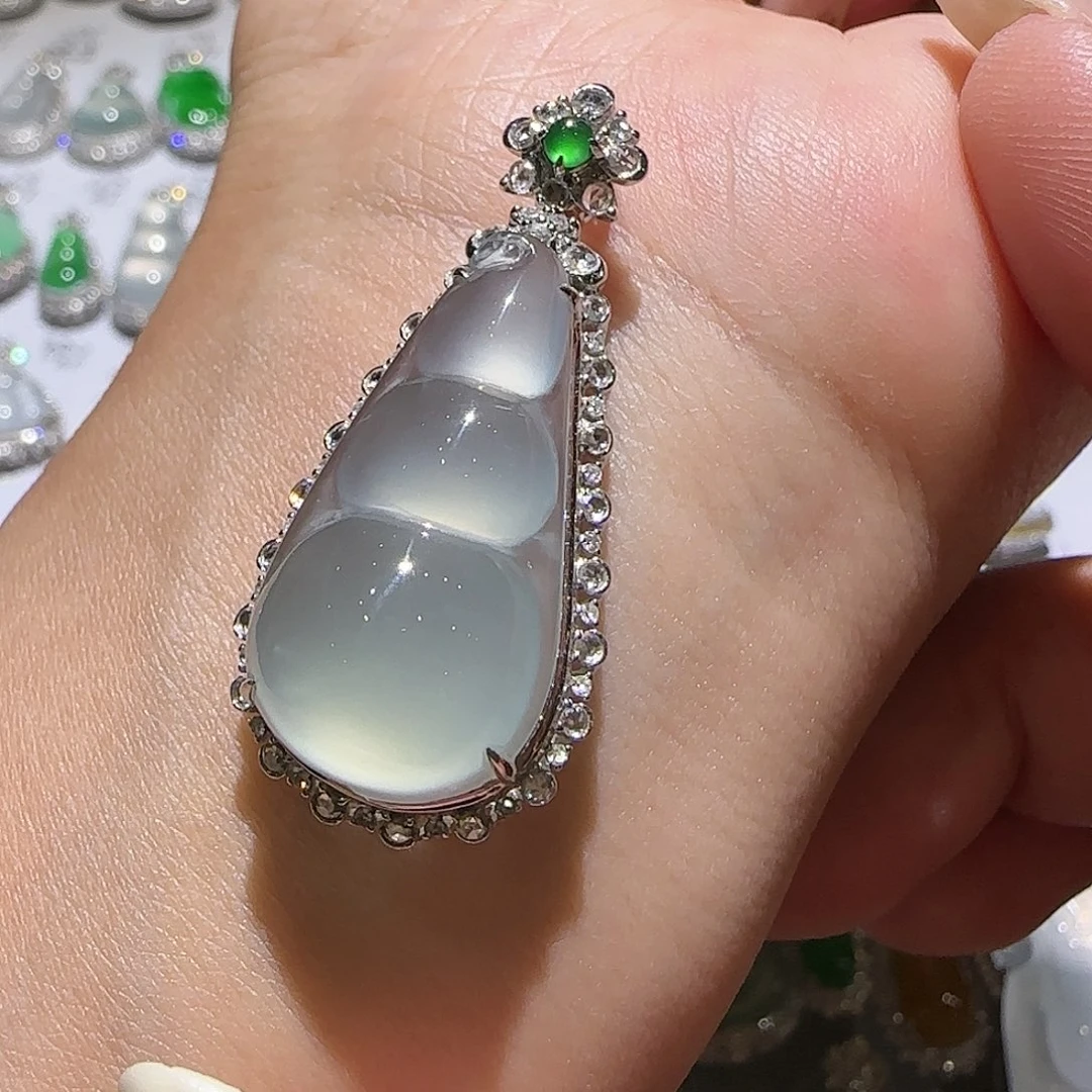 【闪购商品】颈饰18K金镶嵌翡翠天然