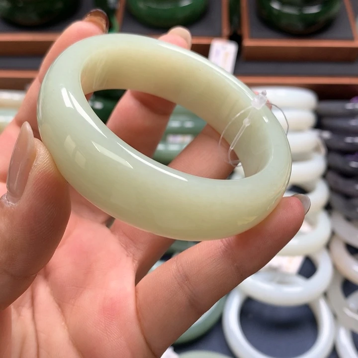 【闪购商品】未镶嵌手镯和田玉