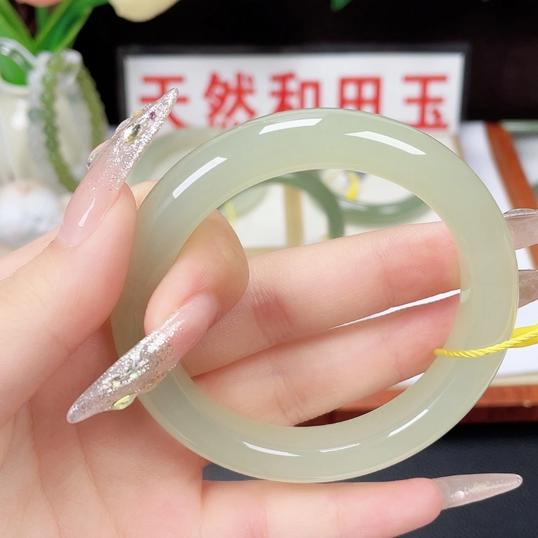 娜***未镶嵌手镯和田玉