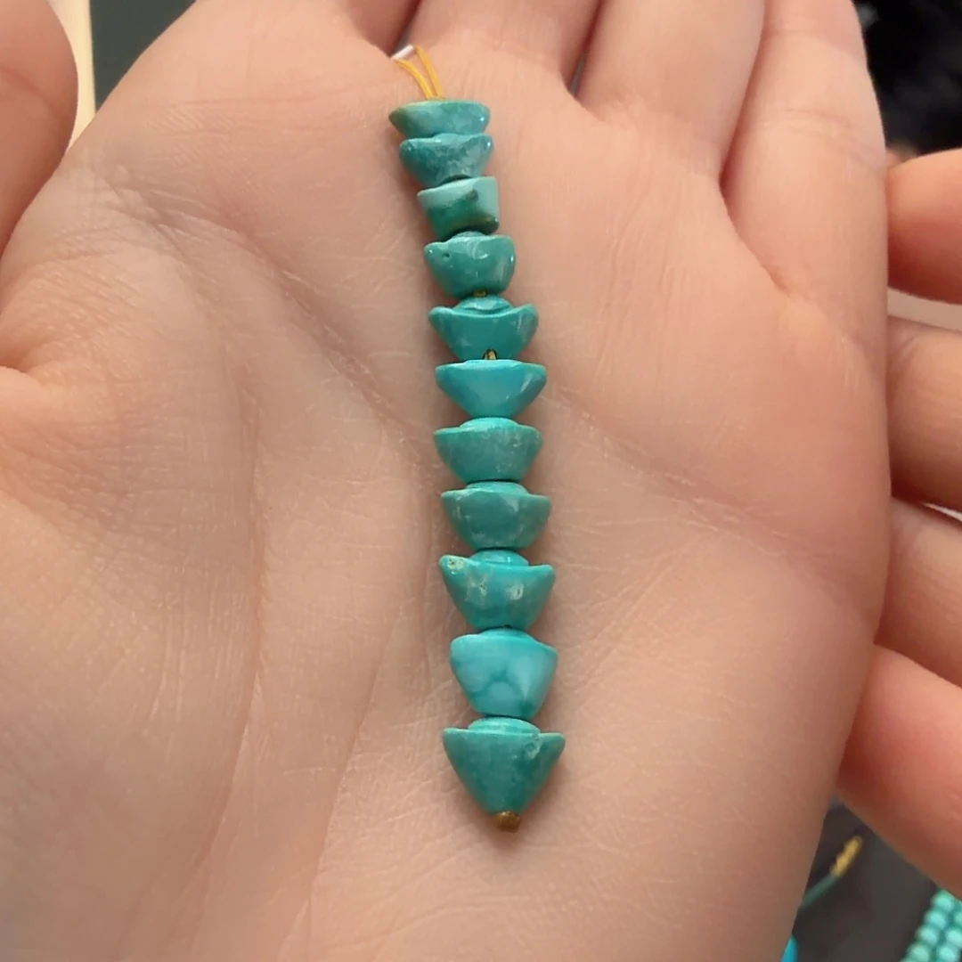 绿松石未镶嵌颈饰