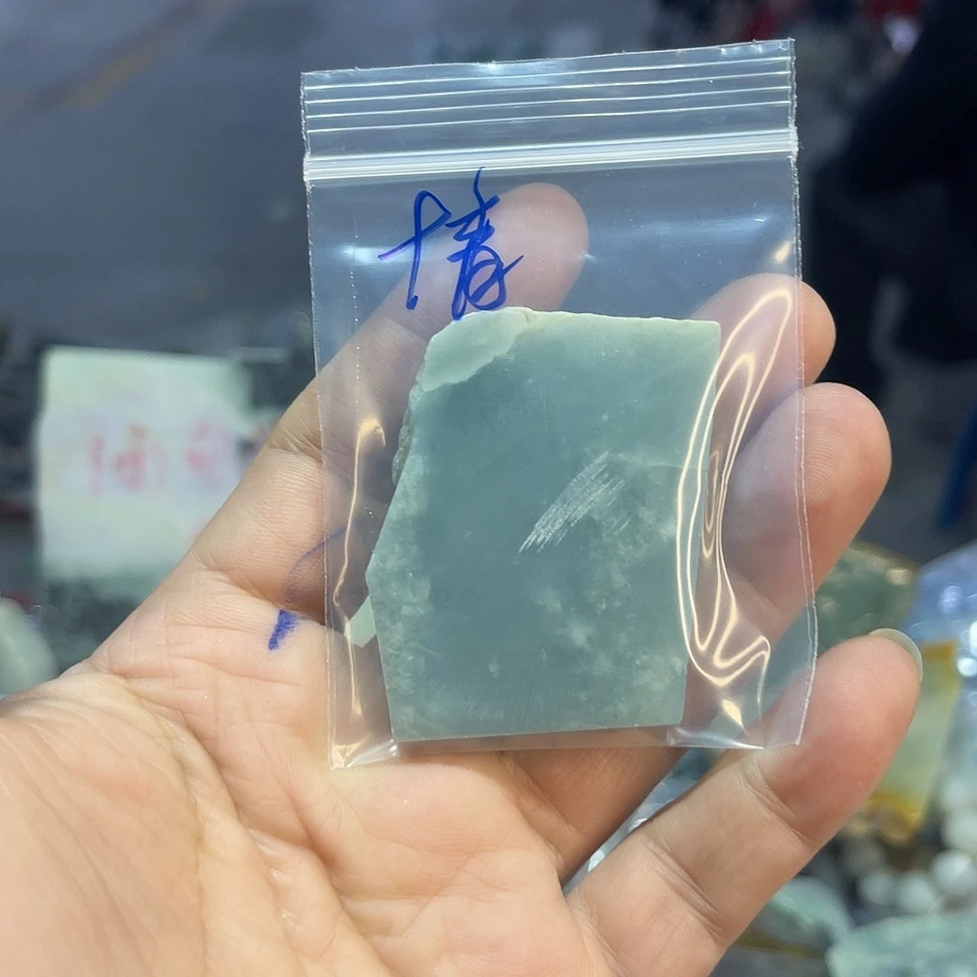 纯铜锆石合金情**绕饰品。
