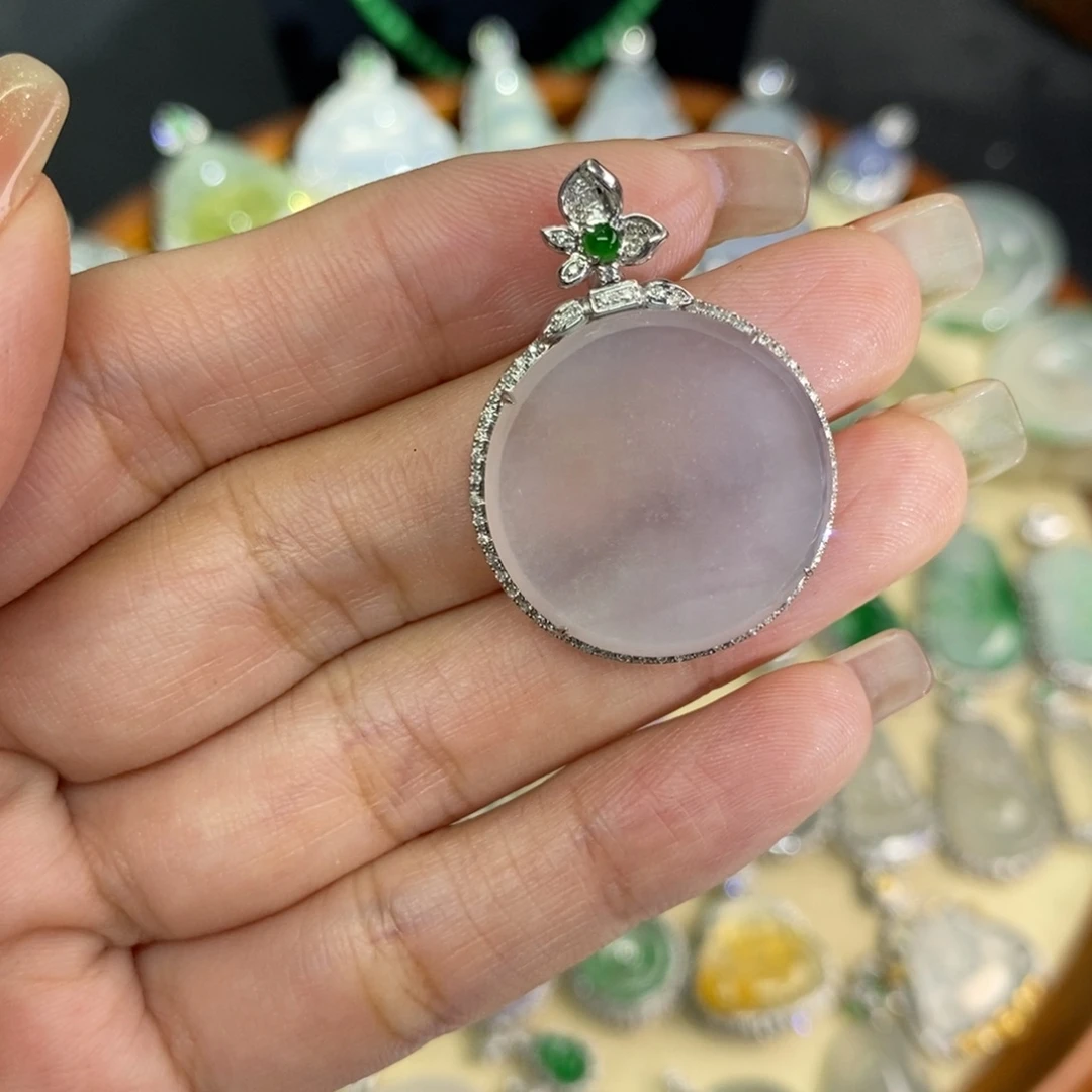 颈饰18K金镶嵌翡翠A货翡翠