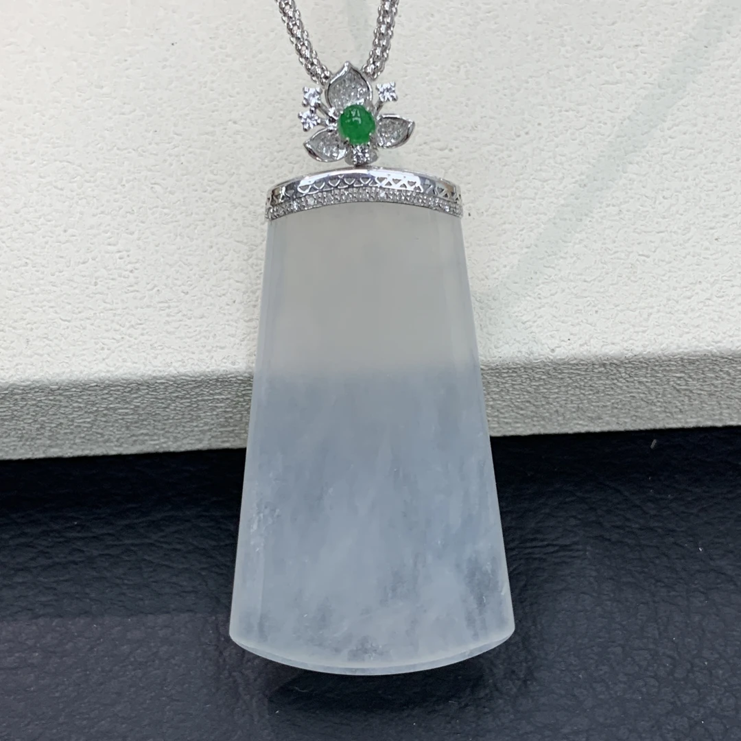 新品推荐·18k金高冰无事牌白月光翡翠玉石缅A吊坠大尺寸