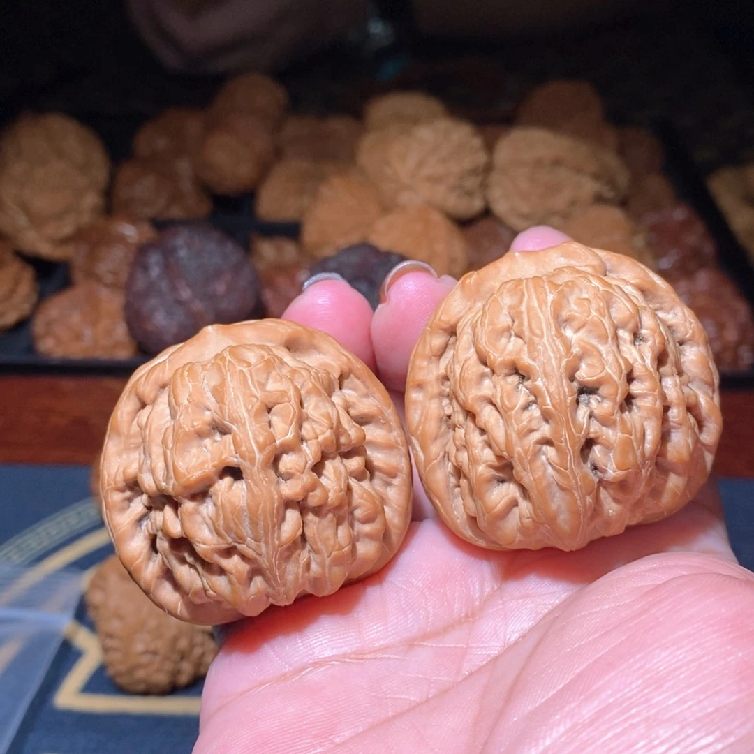 文玩核桃把件红锦鲤