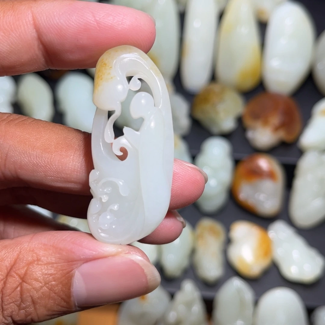 和田玉未镶嵌颈饰心*