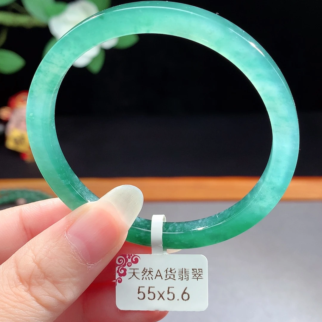 未镶嵌手镯（圆镯）翡翠