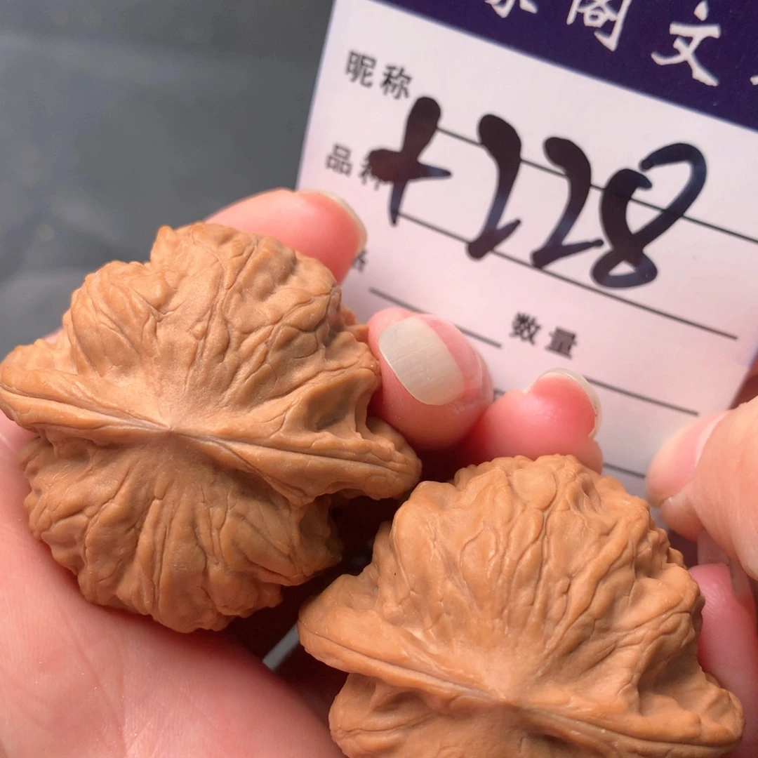 文玩核桃吊坠野狼