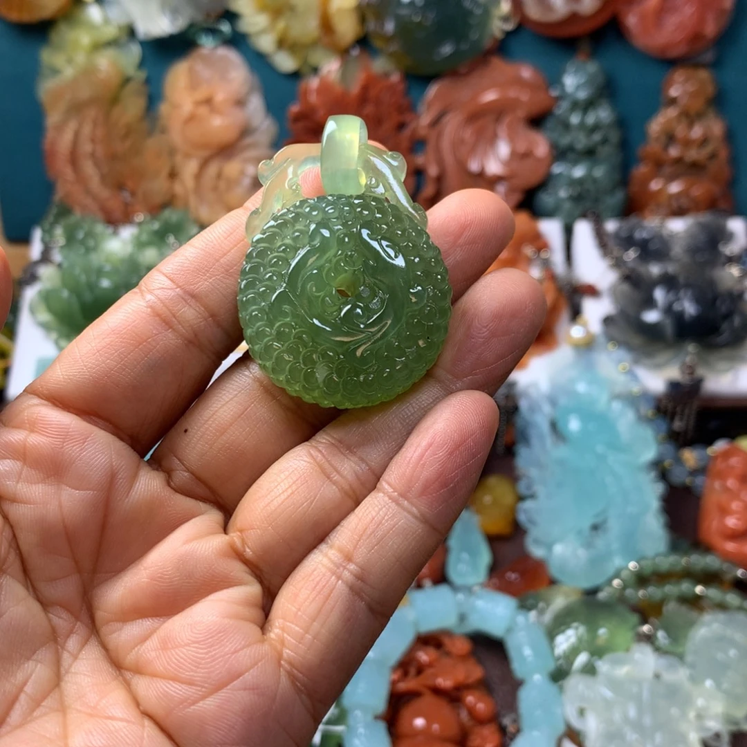 蛇纹石玉未镶嵌挂坠