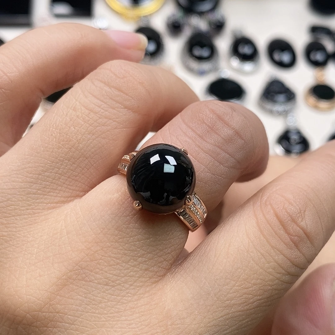 翡翠18K金镶嵌戒指