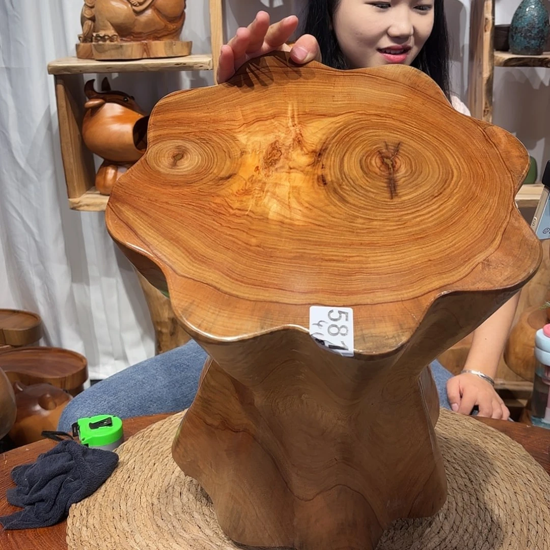 香樟木根雕凳子一物一拍编号581长35宽35高41