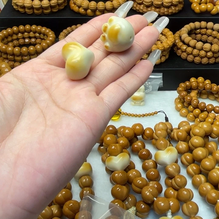 王***北猴头核桃吊坠爱心猫爪