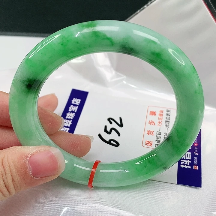 翡翠手镯未镶嵌翡翠