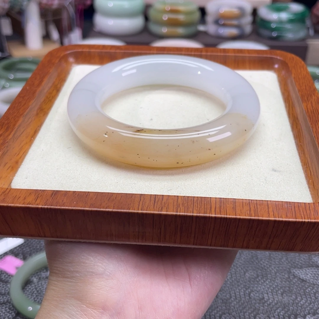 石英质玉未镶嵌手镯