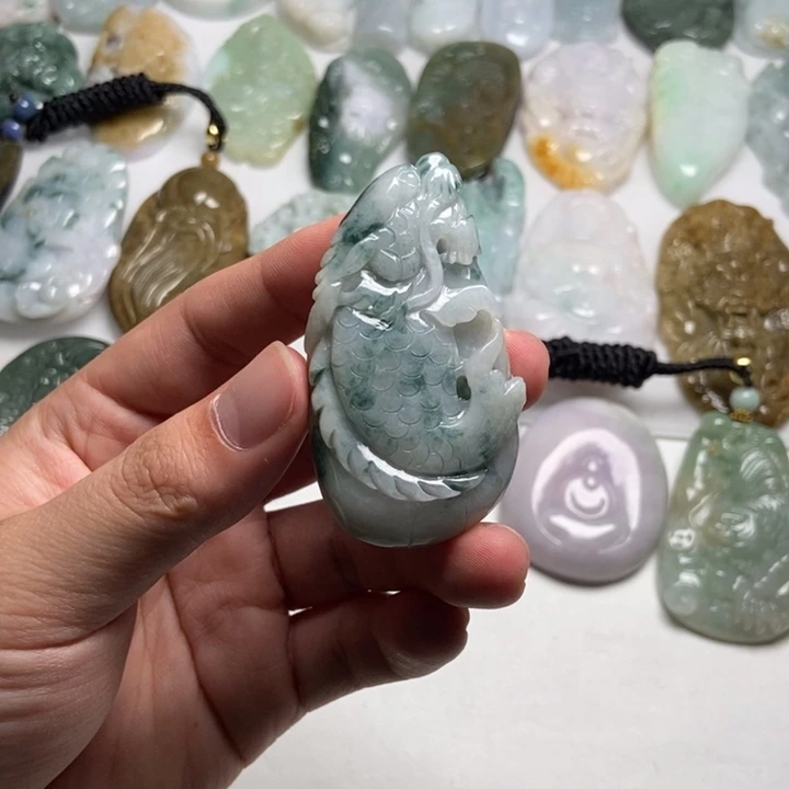 翡翠未镶嵌颈饰龙鱼42