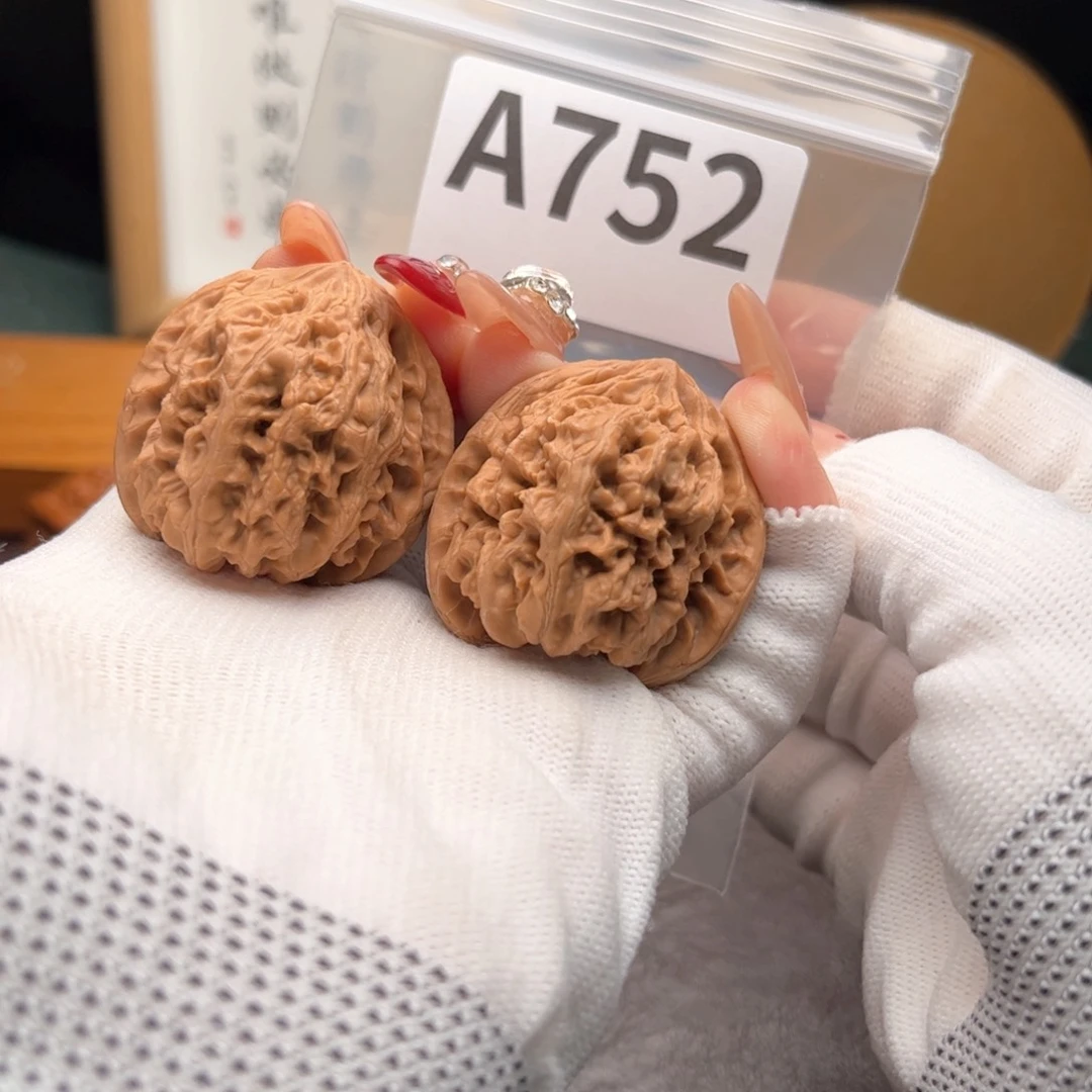 文玩核桃把件37野牛a 752