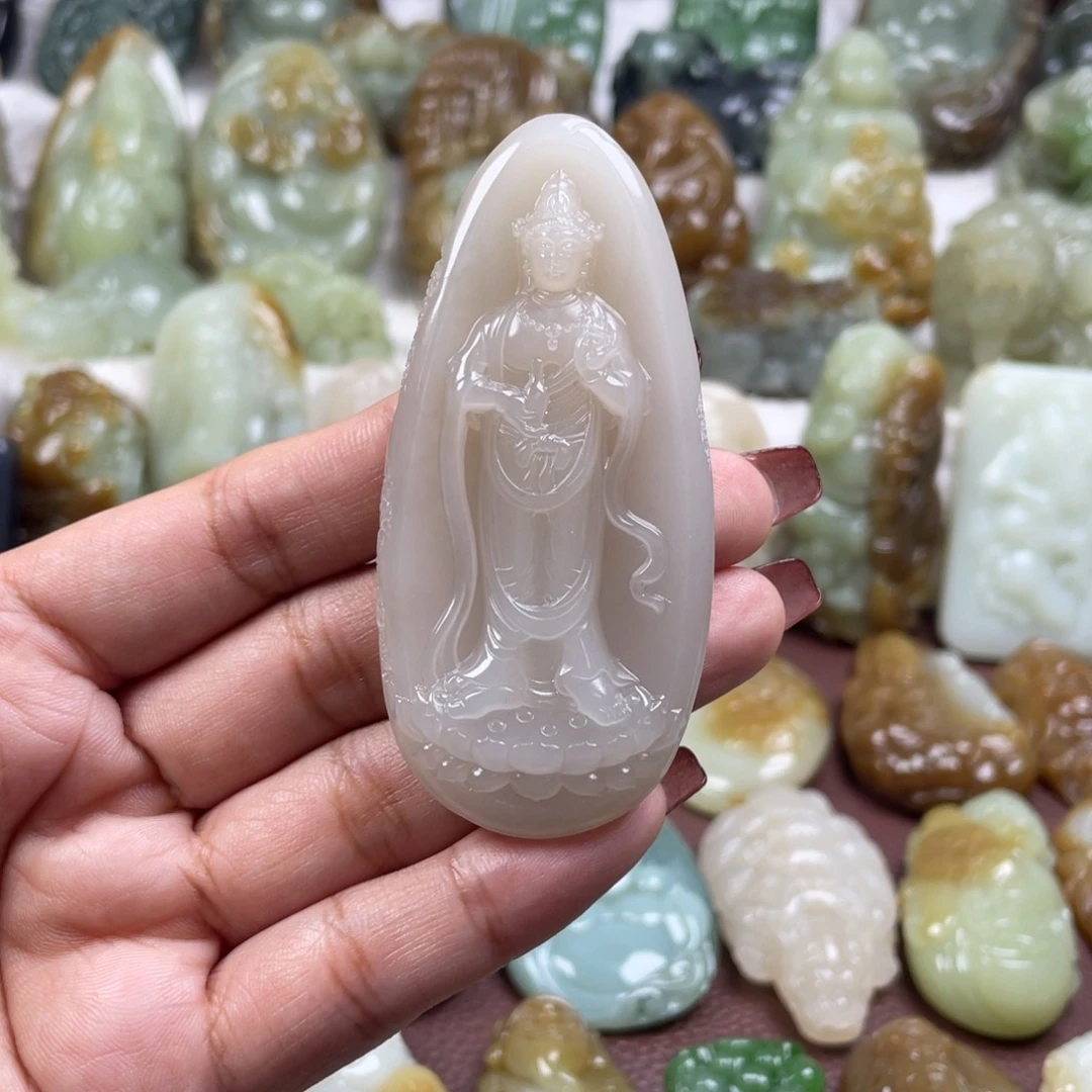 狂***兔和田玉未镶嵌颈饰