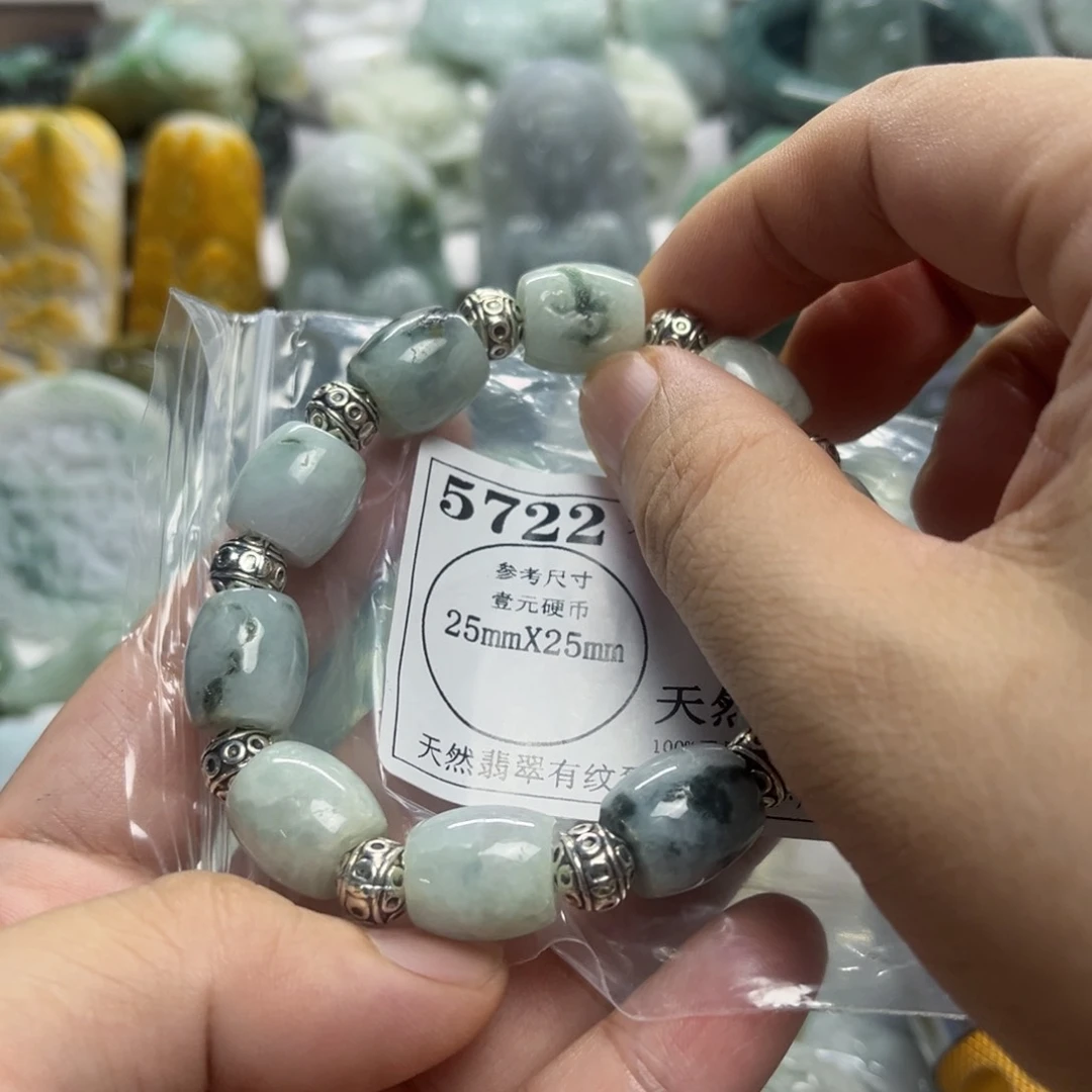 翡翠未镶嵌颈饰5722瑕疵