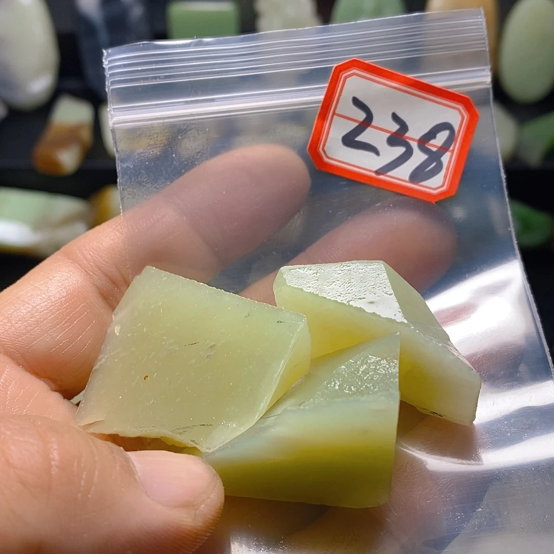 泓***梅和田玉（糖玉）未镶嵌珠宝半成品