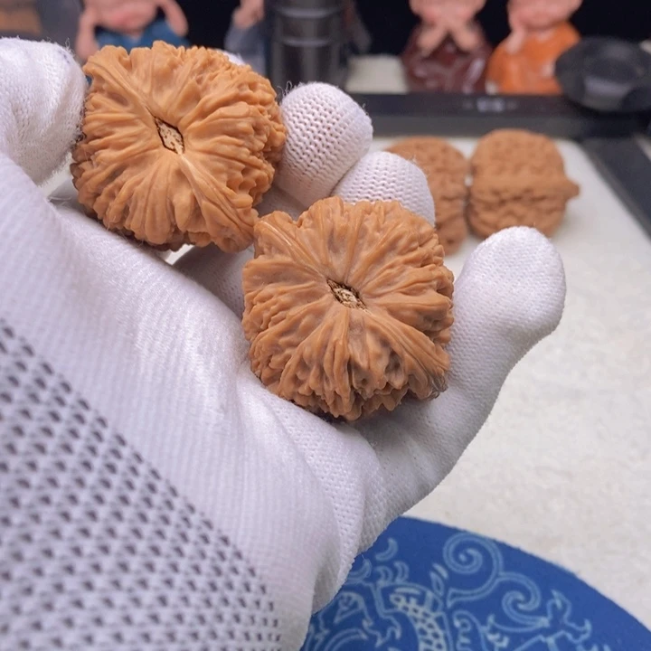 文玩核桃把件卧**士文玩核桃