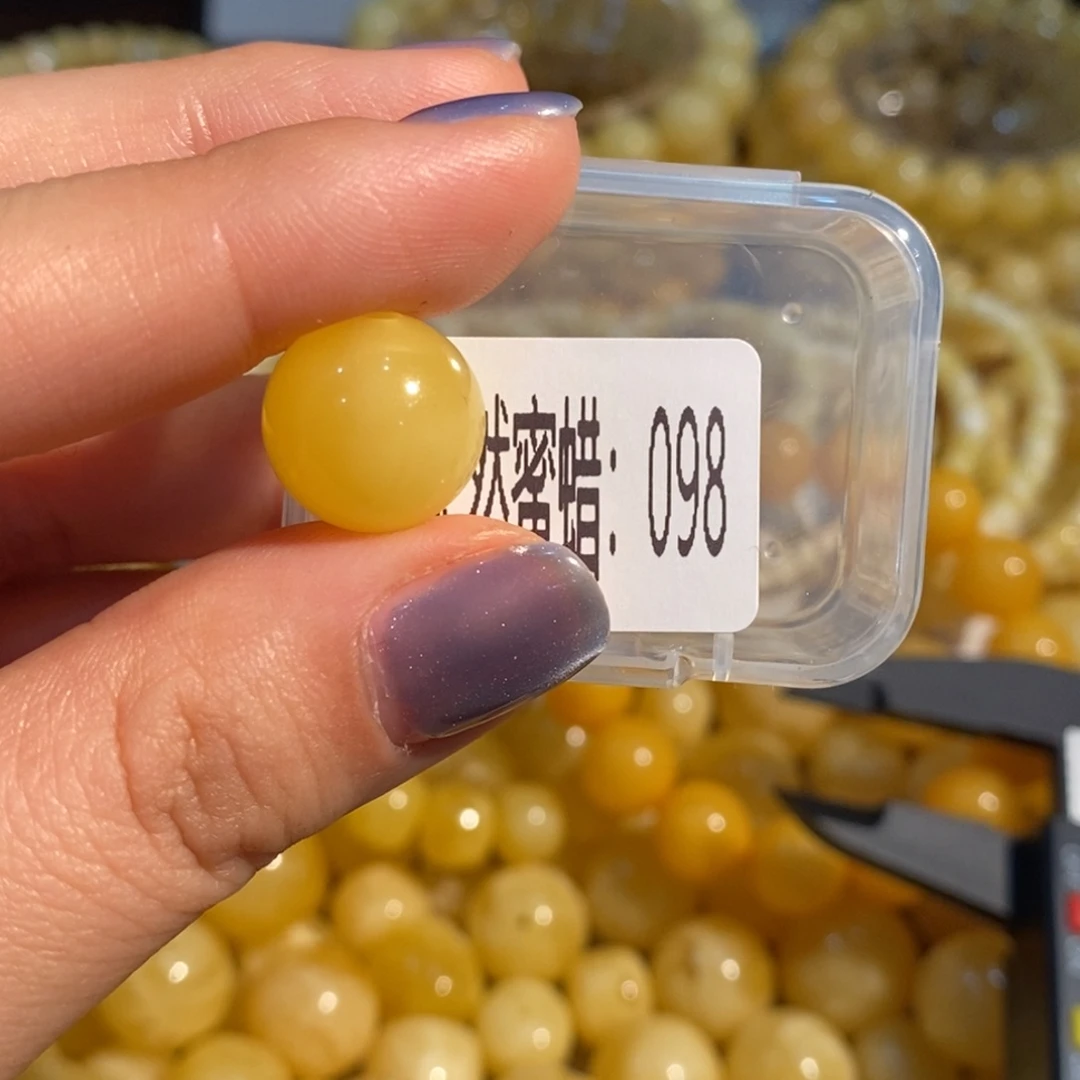 蜜蜡未镶嵌珠宝奇石098