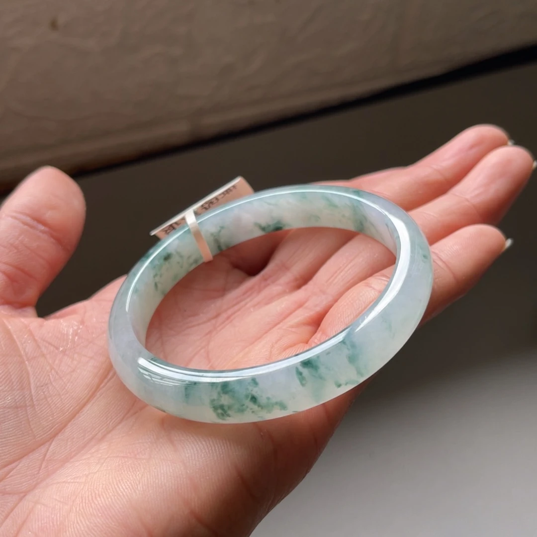 翡翠手镯未镶嵌55圈三天鉴赏期
