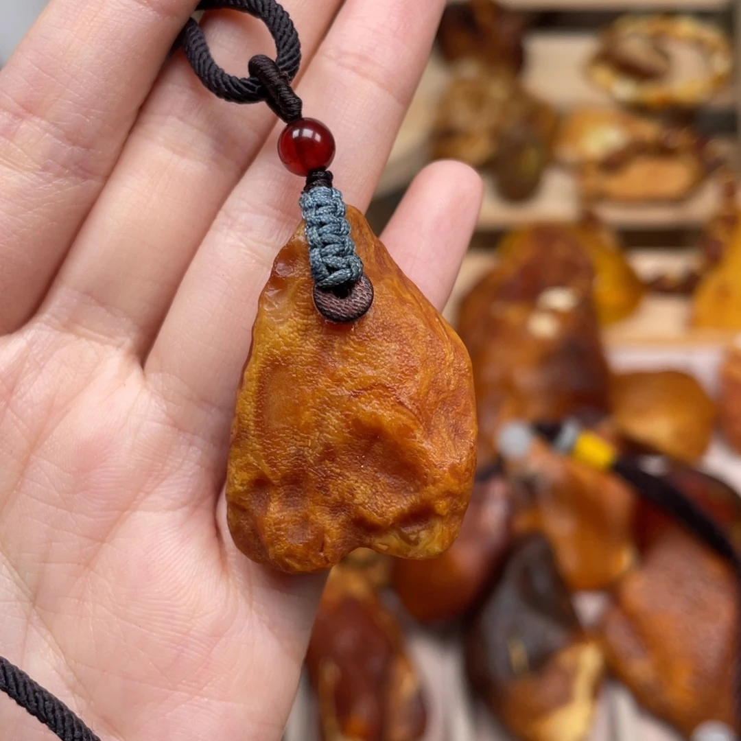 未镶嵌琥珀珠宝奇石