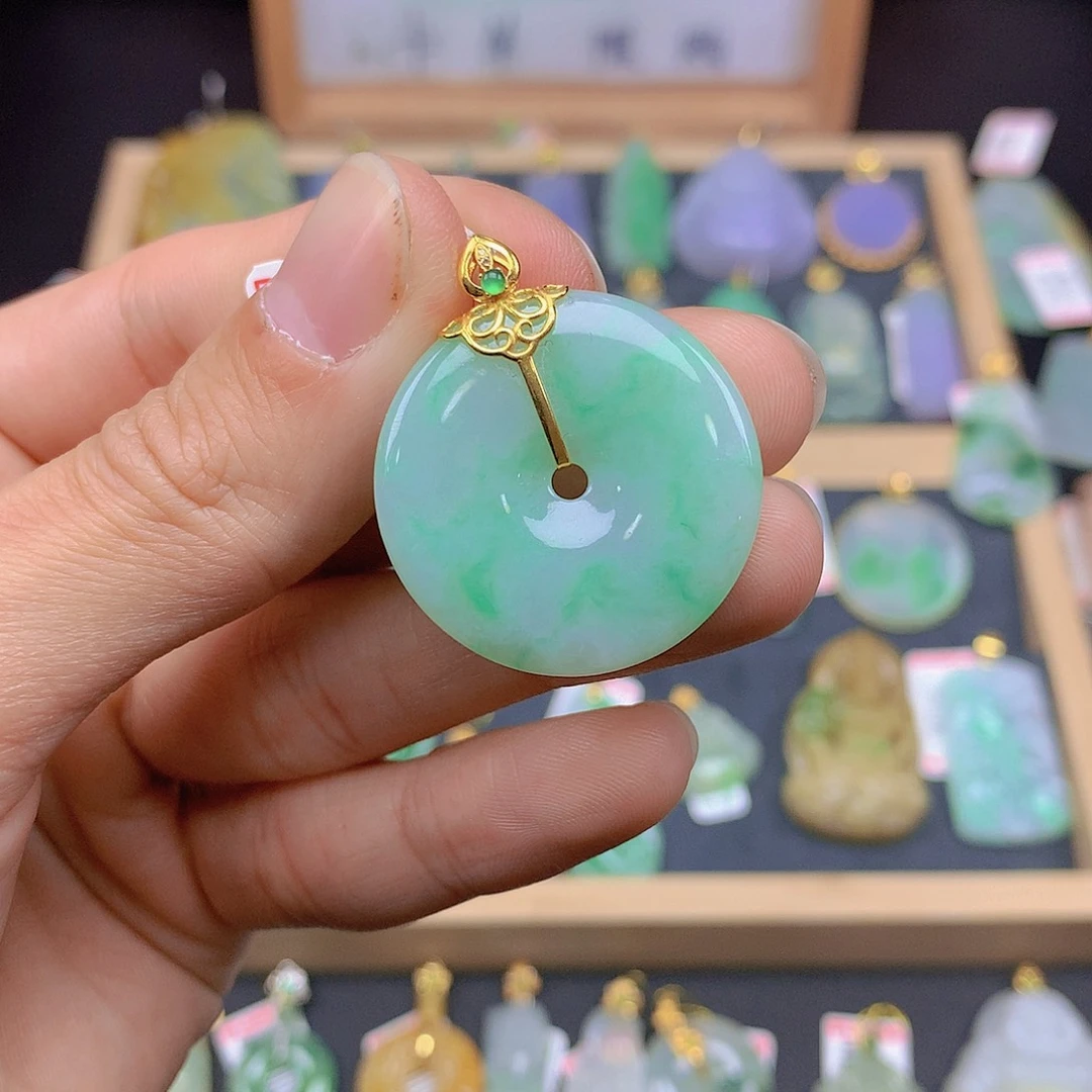 翡翠颈饰18K金镶嵌翡翠