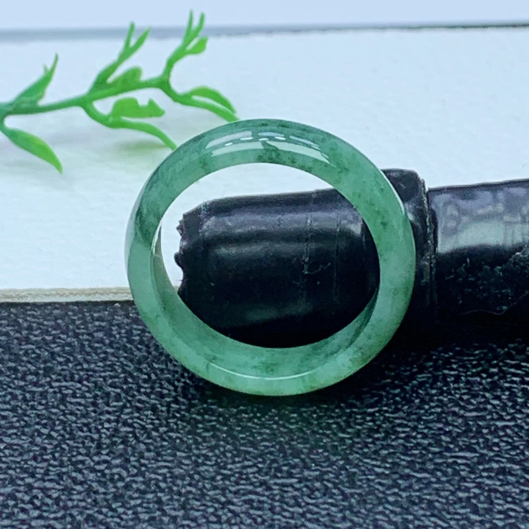 缅甸天然A货翡翠  满绿飘花素面玉戒圈戒指 内径19.8 mm 编号823