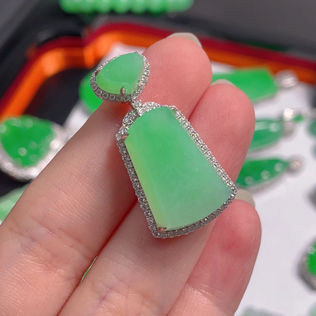 翡翠18K金镶嵌吊坠(不含链)