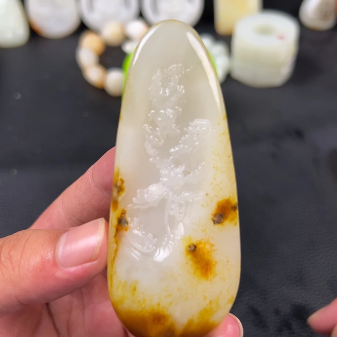 和田玉未镶嵌挂件衣****8