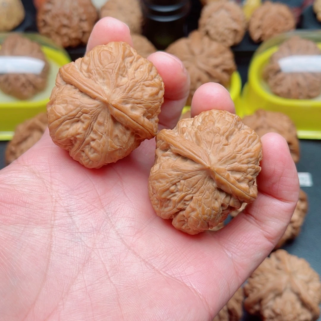 把件文玩核桃红方印狮子头38×41×35