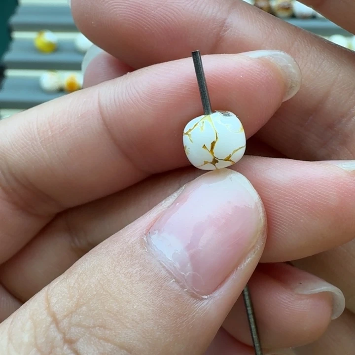 裸石琥珀未镶嵌8加老型拉丝