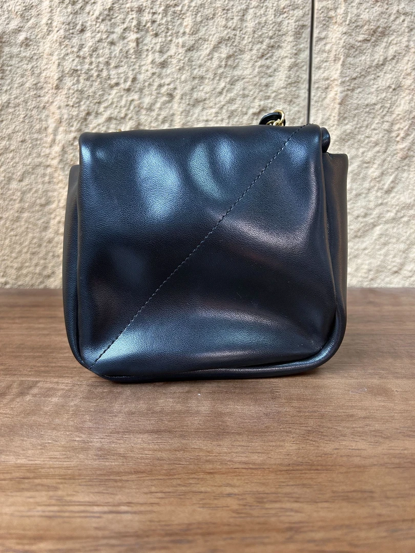 YNPO24年秋冬新款真皮重工女包 方米 黑色