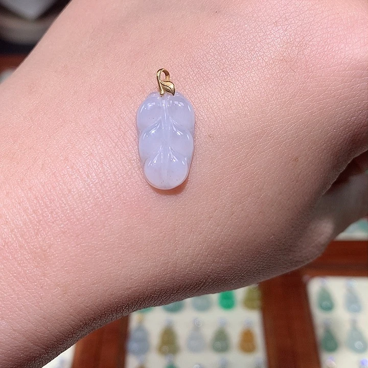 颈饰18K金镶嵌翡翠