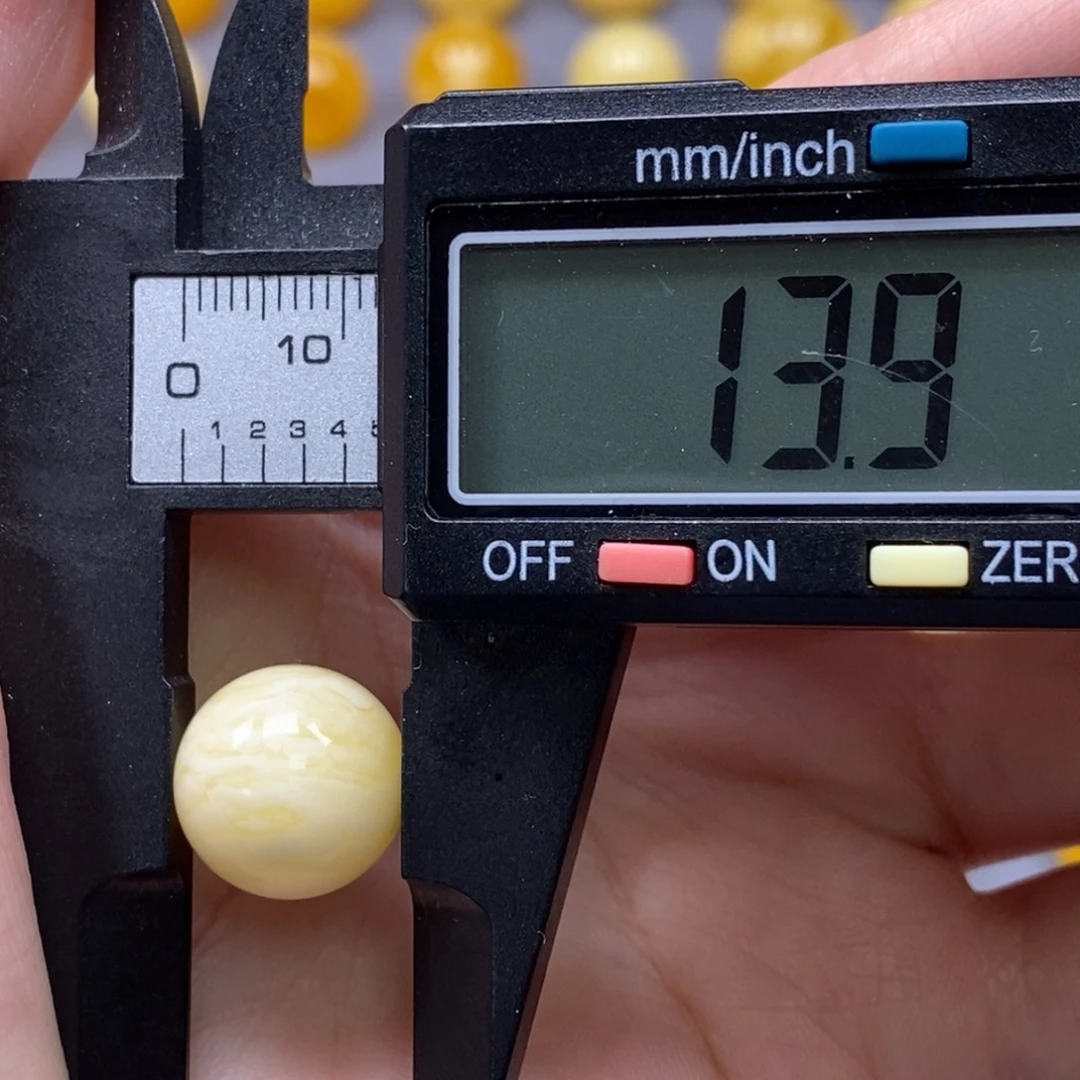 ****闪琥珀未镶嵌裸石纯天然