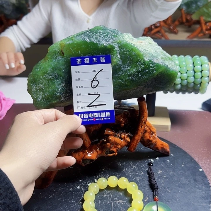 蛇纹石玉岫玉原石未镶嵌小*勒