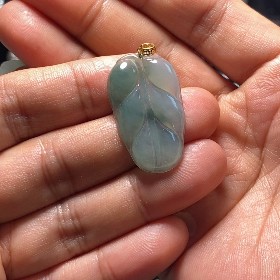 冰***冰翡翠18K金镶嵌颈饰天然缅甸翡翠A货飘花叶子吊坠