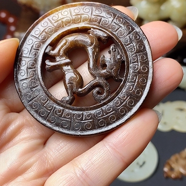 J***和田玉（糖玉）未镶嵌颈饰