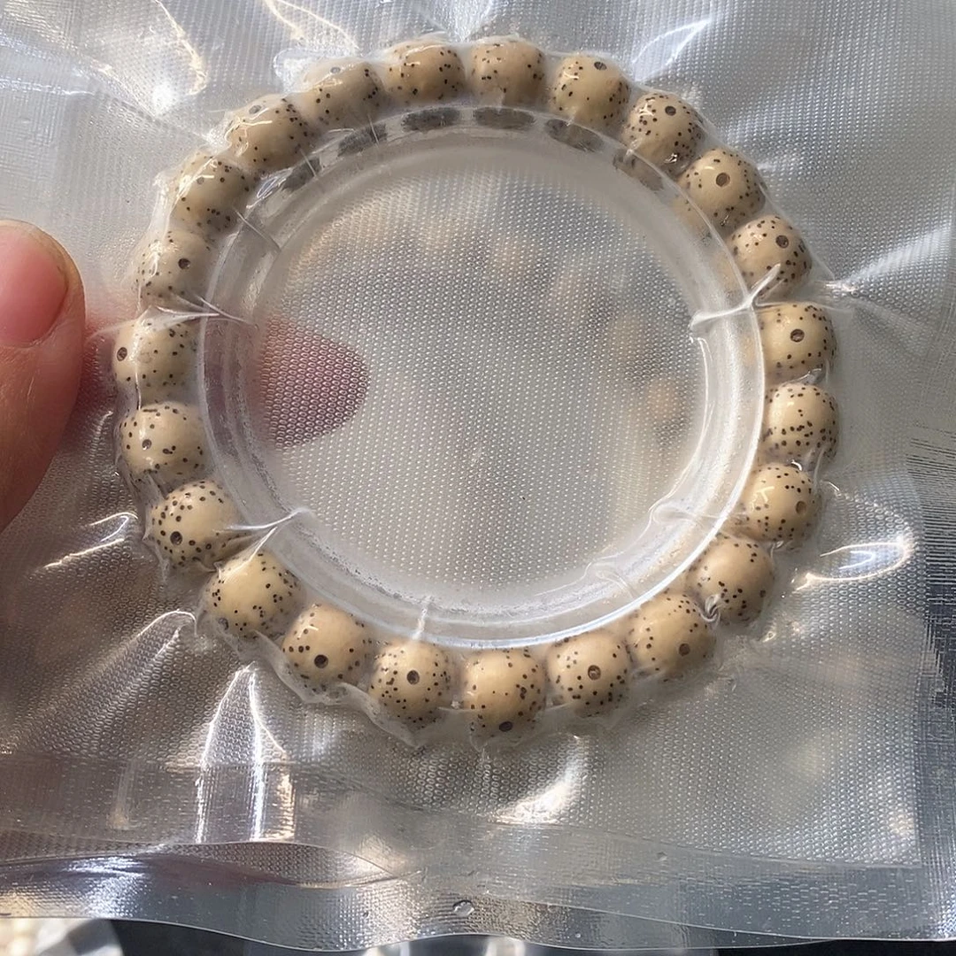 豆***奶星月菩提吊坠鸡油黄10*9单