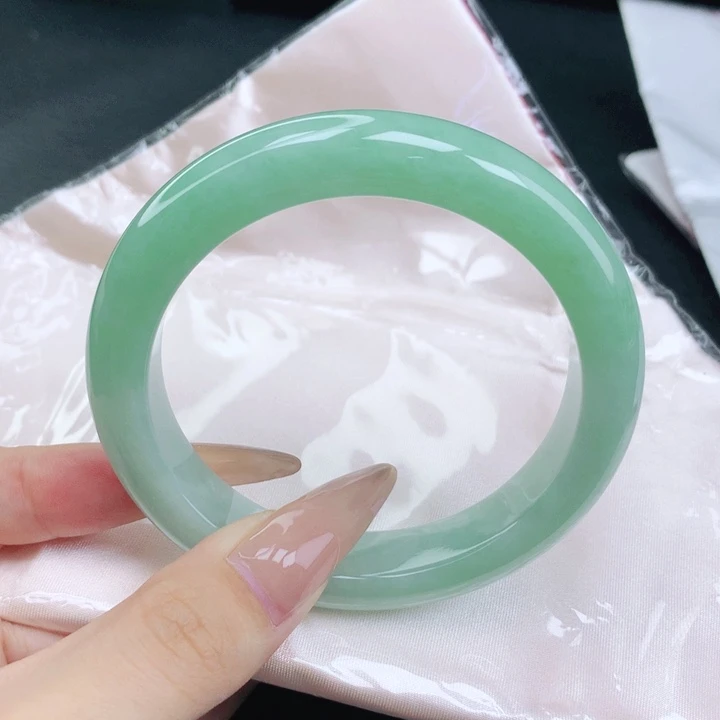 未镶嵌手镯翡翠60圈口