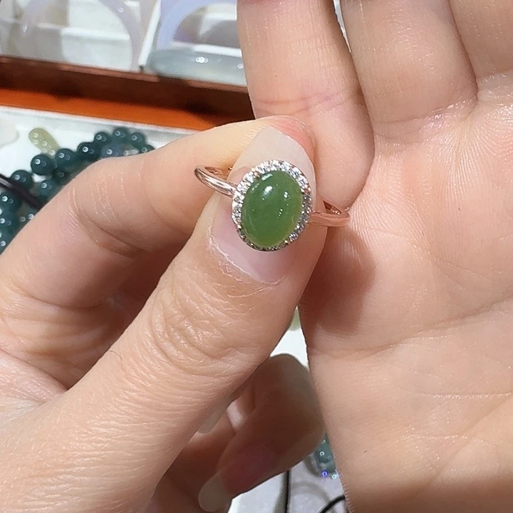 石英质玉颈饰合金